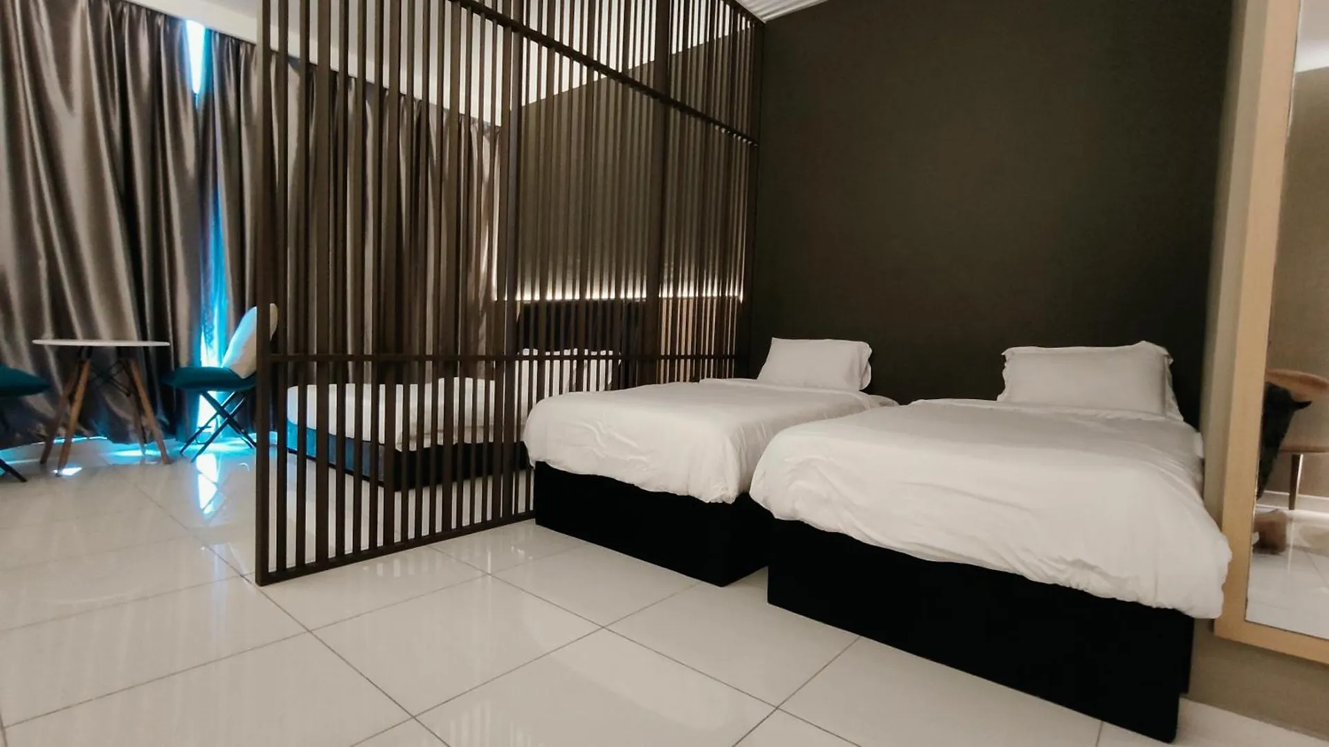 The Pine Hotel Family Suite Near Jonker Malacca