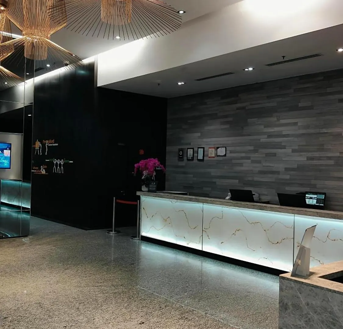 The Pine Hotel Family Suite Near Jonker Malacca Διαμέρισμα